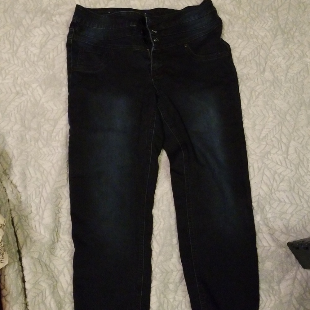 Highwaisted dark denim jeans